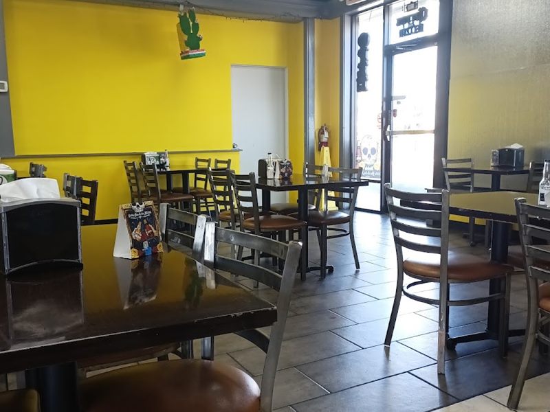 Tacos & Miches interior